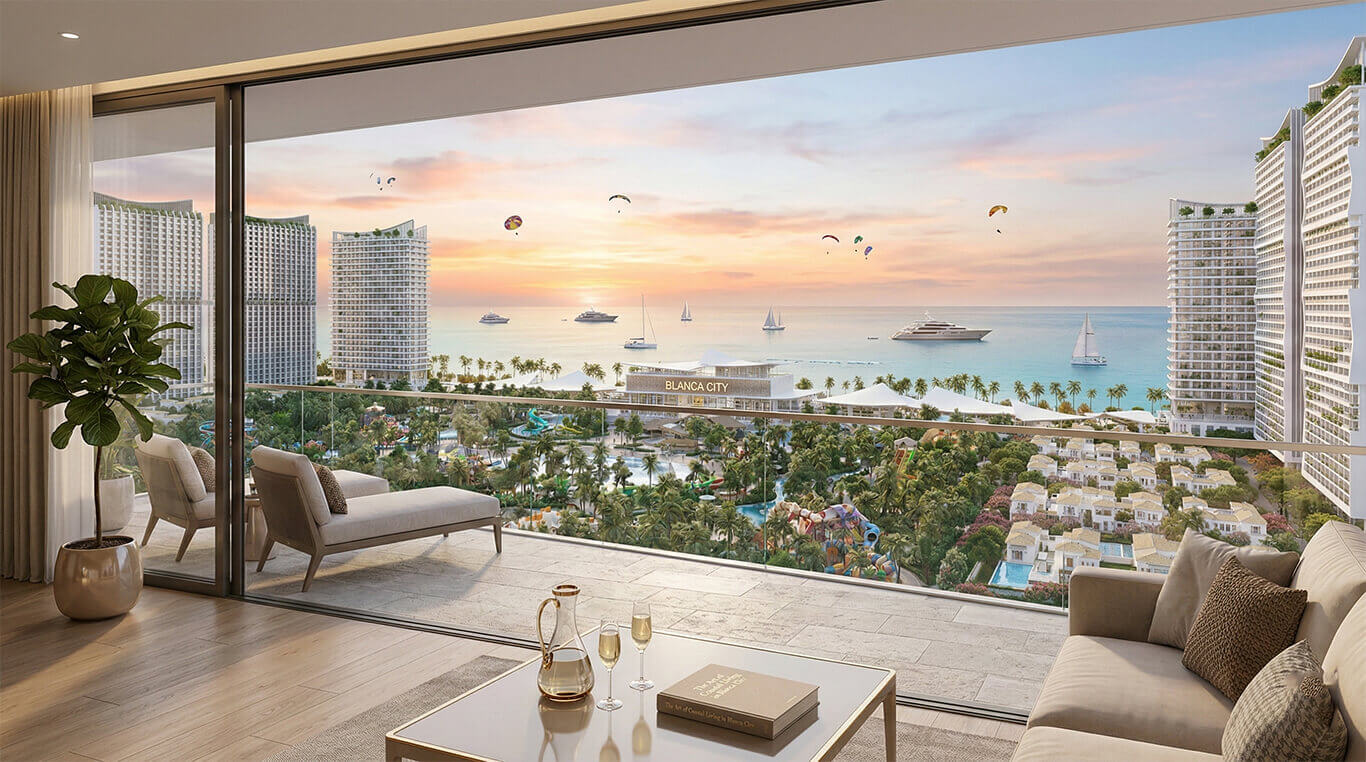 góc nhìn từ ban công căn hộ Beacon, một bên là bãi biển xanh mát, một bên là công viên Sun World lung linh về đêm