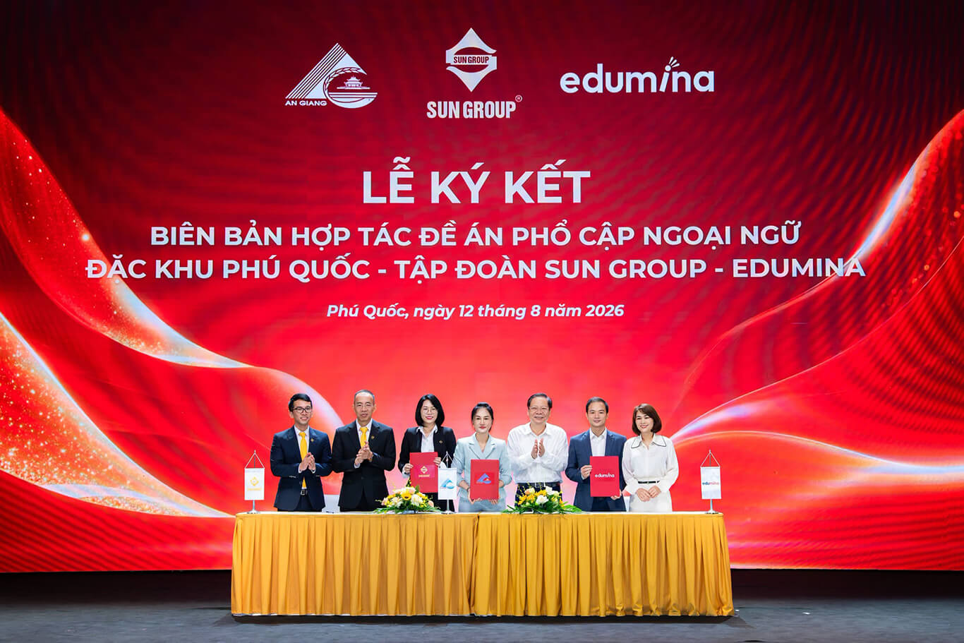 Lễ ký kết biên bản hợp tác đề án phổ cập ngoại ngữ Đặc khu Phú Quốc - Tập đoàn Sun Group - EDUMINA