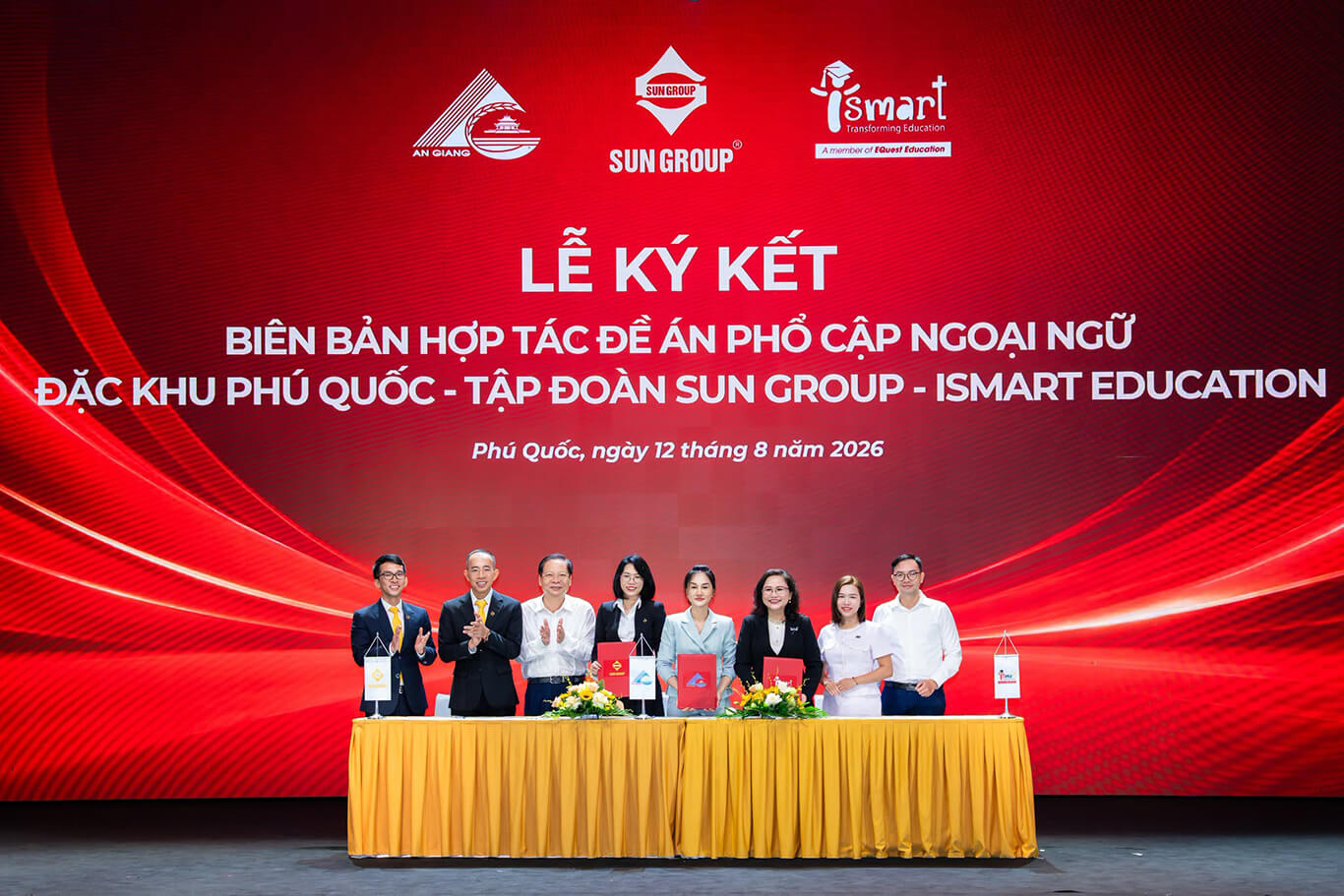 Lễ ký kết biên bản hợp tác đề án phổ cập ngoại ngữ Đặc khu Phú Quốc - Tập đoàn Sun Group - iSMART Education